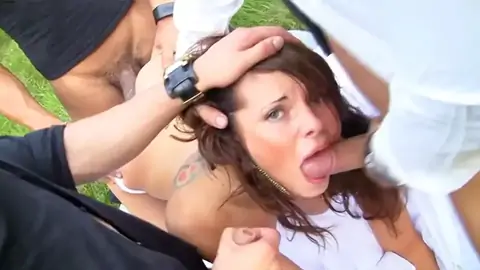 穿着婚纱参加帮派晚会