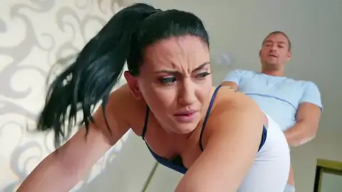 Mandy Muse Fait Du Yoga Et Le Reçoit Par Derrière