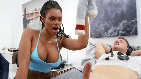 Огромный темный предмет застрял в стиральной машине