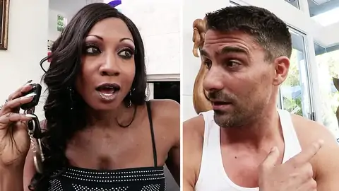 Громоздкий Twunk в гостиной ласкает нимфу в гостиной