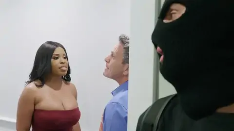 Burglar Ends Up Boning A Hefty-chested Dark-hued With Thick Bobos