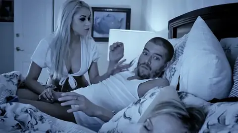 Marsha May Wird Betrogen, Während Xanders Freundin Schläft