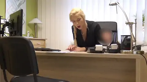 Стоячий трах раком для женщины с косичками